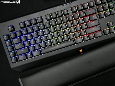 Razer Blackwidow Chroma V2開箱分享 小改變讓功能與質感提升