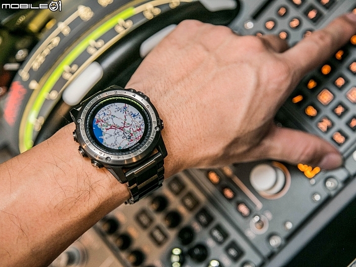 翱翔天際的鋼鐵英雄 專業航空錶款Garmin D2 Charlie開箱實測