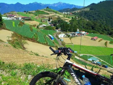 惡路挑戰—獨闖台灣最險惡山路--力行產業道路(匹亞南古道南段)