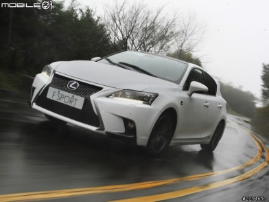 節能與操控並重 Lexus CT200h F Sport