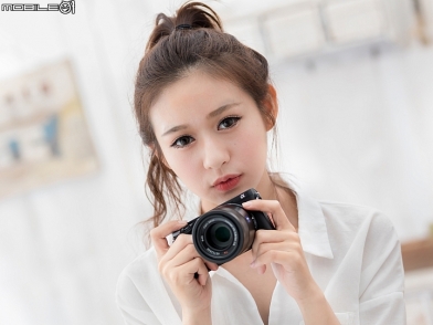 內建5軸5級防手震 加入觸控螢幕‧Sony A6500