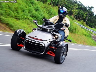 吸睛程度衝雲頂 can-am Spyder F3-S 三輪重機