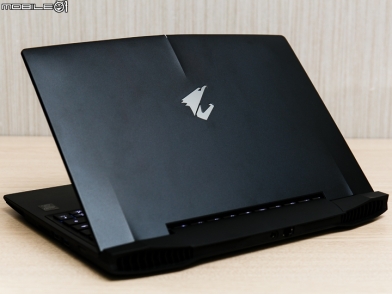 AORUS X3 Plus v3 電競筆電小霸王