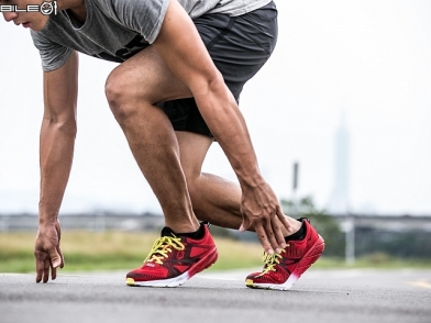 極輕厚底跑鞋 HOKA TRACER 2 輕盈開箱