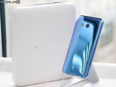 HTC U11速開箱分享 「炫藍銀」閃閃惹人愛