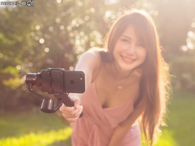 SwiftCam M4 手機不需拆殼 功能強大的三軸穩定器