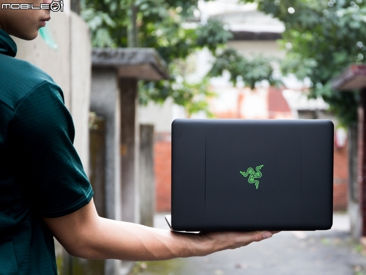 視覺升級 Razer Blade 4K UHD Touch 靈刃筆電!