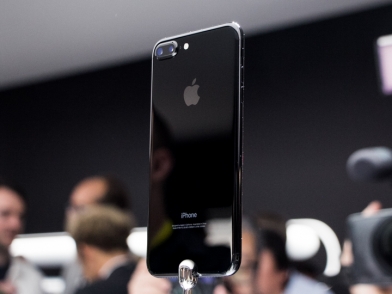 iPhone 7/ 7 plus看實機 雙鏡頭、AirPods動手玩