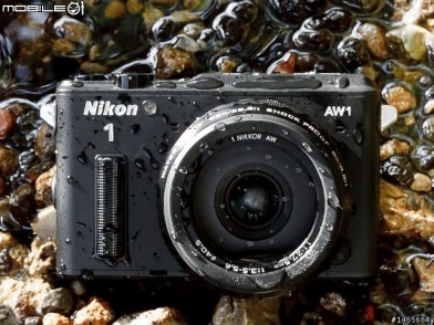 世界首款可潛水微單眼‧Nikon 1 AW1