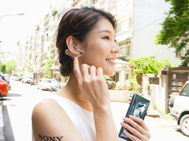 SONY Xperia Ear Duo小試 是真無線耳機 但是非傳統的那種