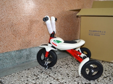 【開箱】義大利Lecoco折疊兒童三輪車