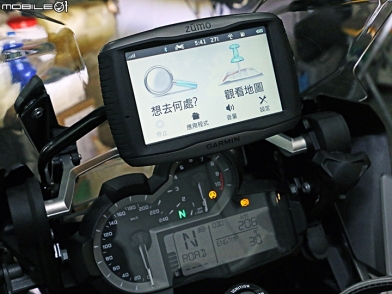 GARMIN zūmo 590 安裝於 BMW R1200GS Adventure & S1000XR...