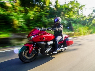 跨界嬉皮休旅風 HONDA CTX1300 試駕