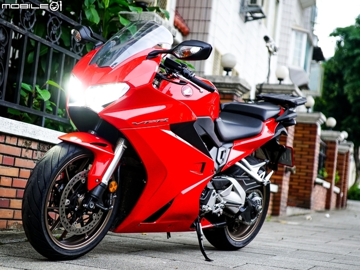 V4天籟科技旅跑 2017 HONDA VFR800F 試駕