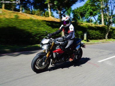 配備滿載暴力街跑 Triumph Speed Triple 1050R