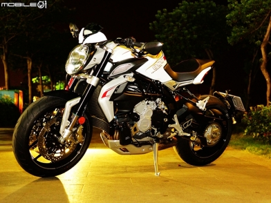 義國三缸滑胎藝術 MV Agusta Brutale 800 Dragster