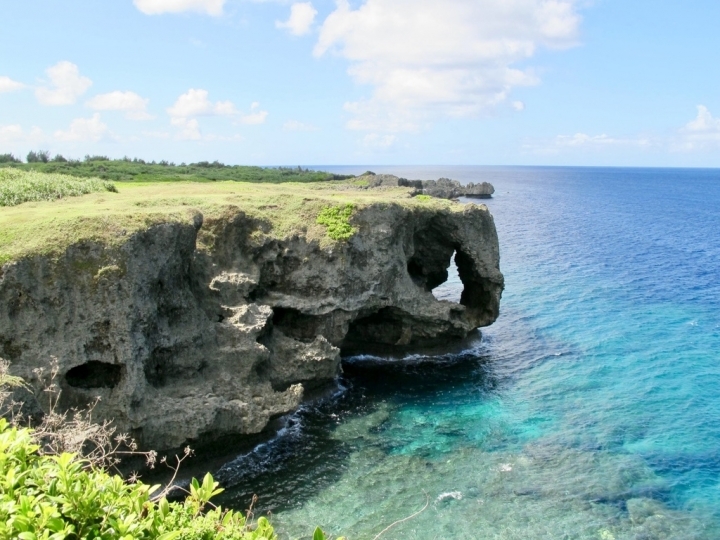 【Okinawa.走跳】人氣景點萬座毛象鼻岩、殘波岬與沖繩島料理花笠食堂
