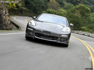 奢華空間與激情駕馭的純粹平衡 Porsche Panamera 4S Executive