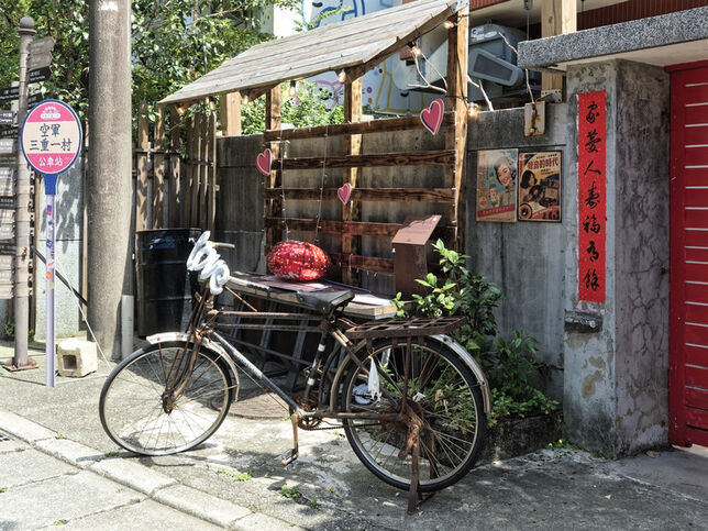 漫步復古眷村與貓咪時光｜三重空軍一村 ✕ 戲咖啡 ✕ 美食隨拍(OM-3+TG-7+Luna Ultra)